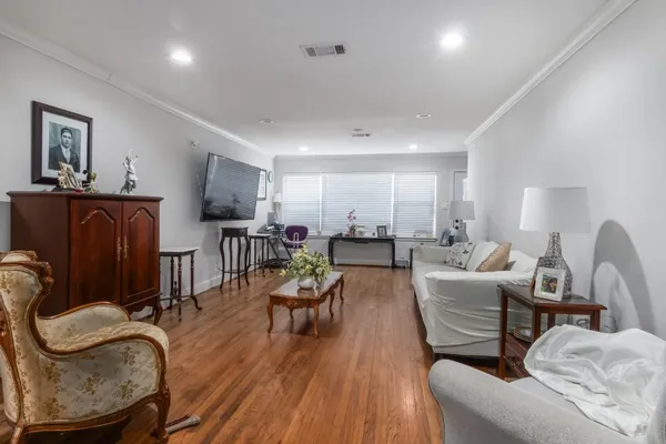 $2,600 | 11010 Cedarhurst Drive, Houston, TX 77096