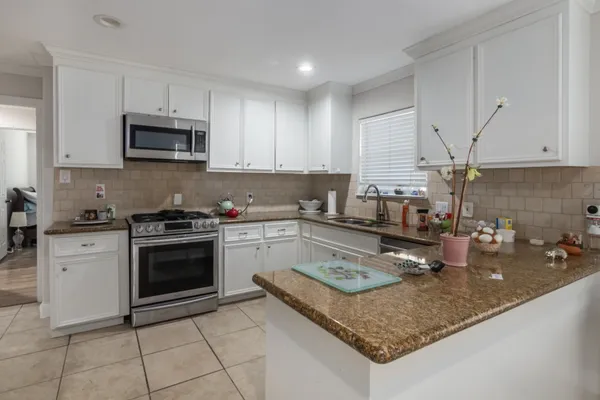 $2,600 | 11010 Cedarhurst Drive, Houston, TX 77096
