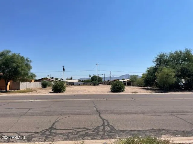 a view of a parking space