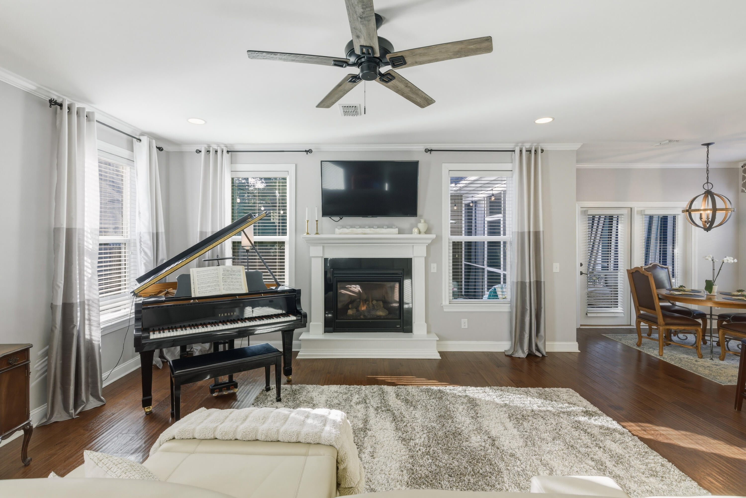 1611 Roustabout Way Charleston, SC 29414 - Photo 7 of 64 Bright living room