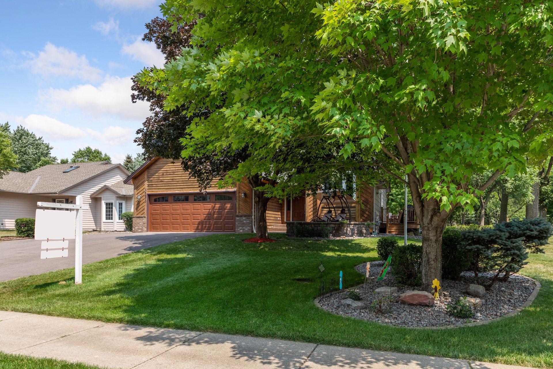 14870 Hayes Road Apple Valley, MN 55124 - Photo 2 of 40 Gallery Image 2