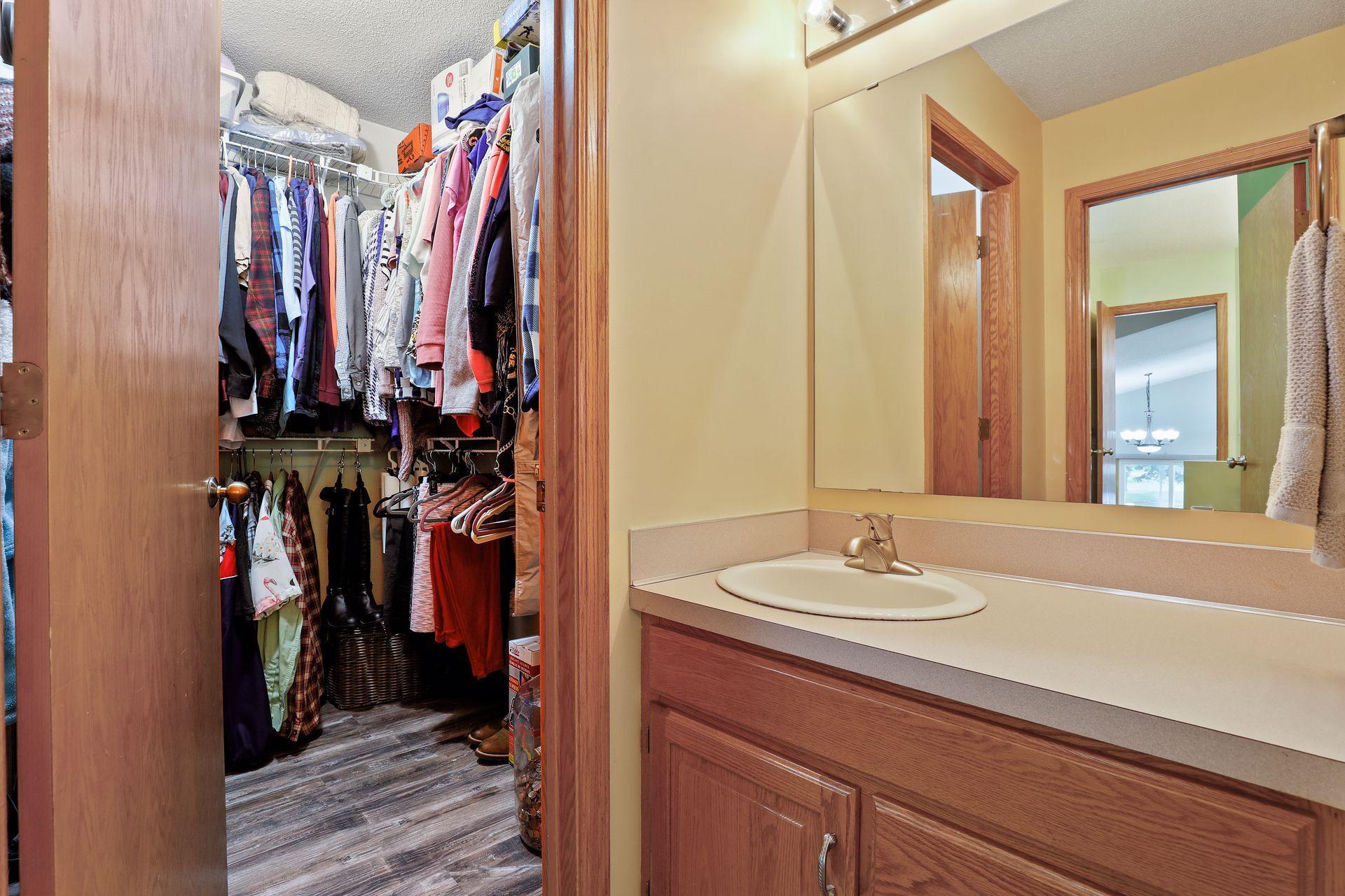14870 Hayes Road Apple Valley, MN 55124 - Photo 19 of 40 Gallery Image 19