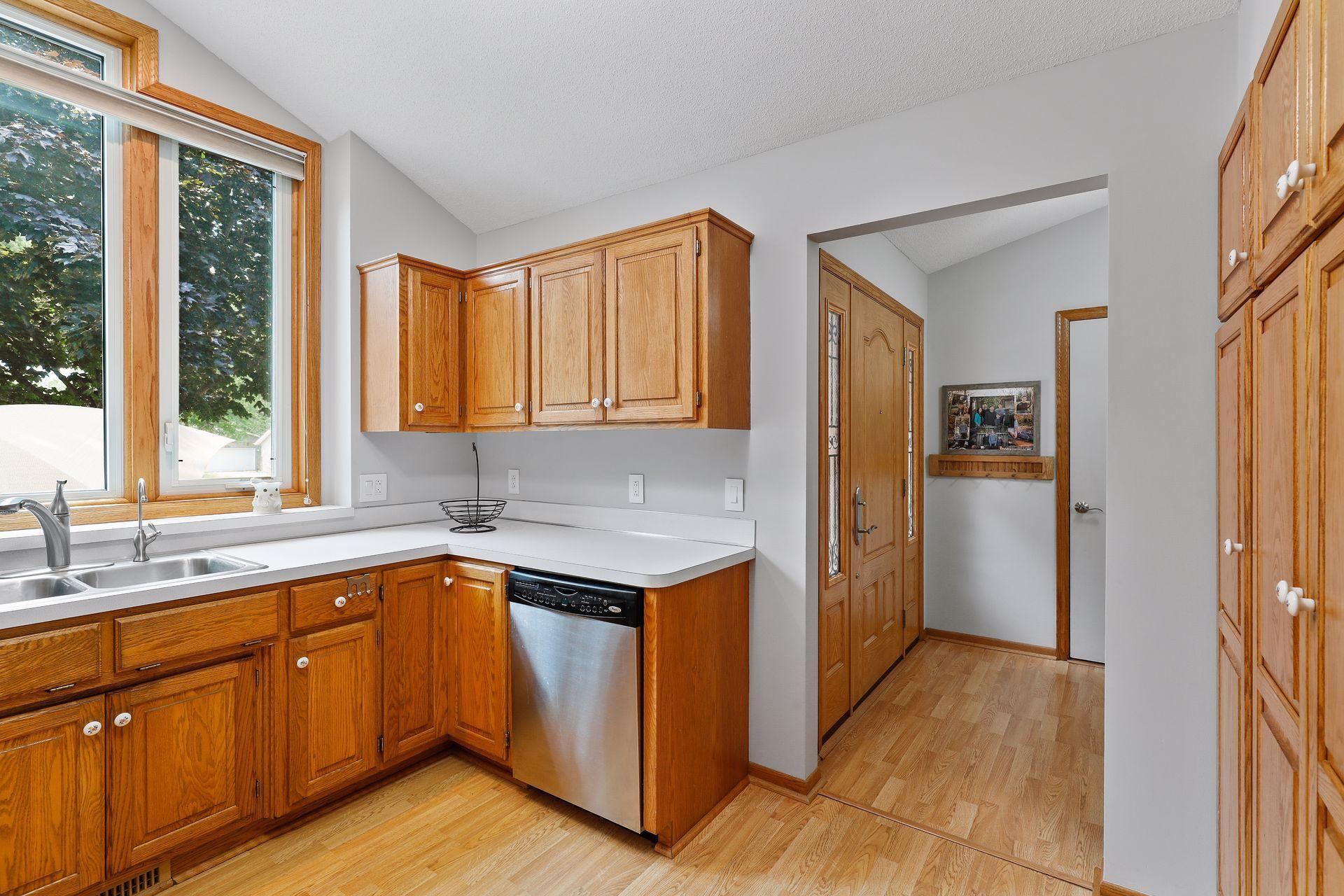 14870 Hayes Road Apple Valley, MN 55124 - Photo 8 of 40 Gallery Image 8