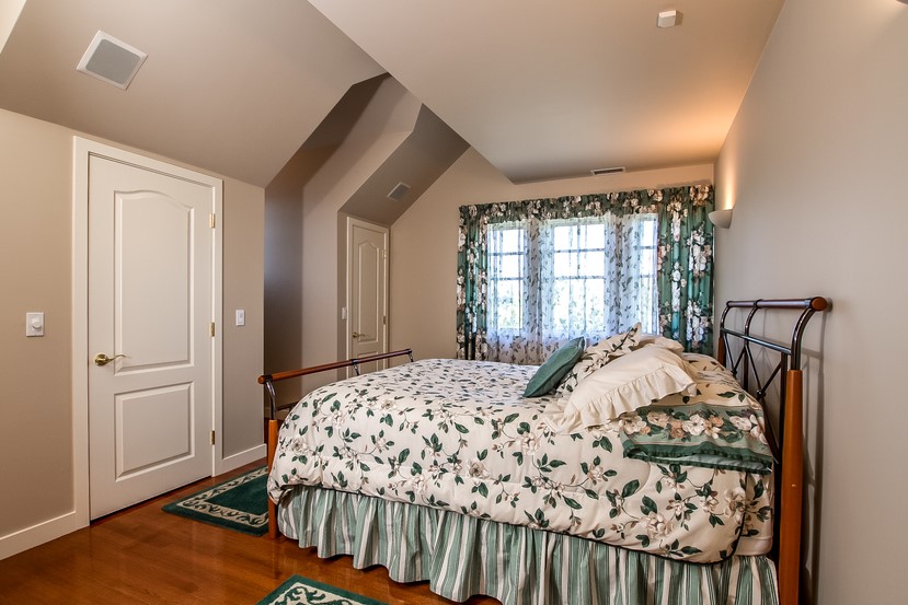 589 Beavertail Road Jamestown, RI 02835 - Photo 15 of 35