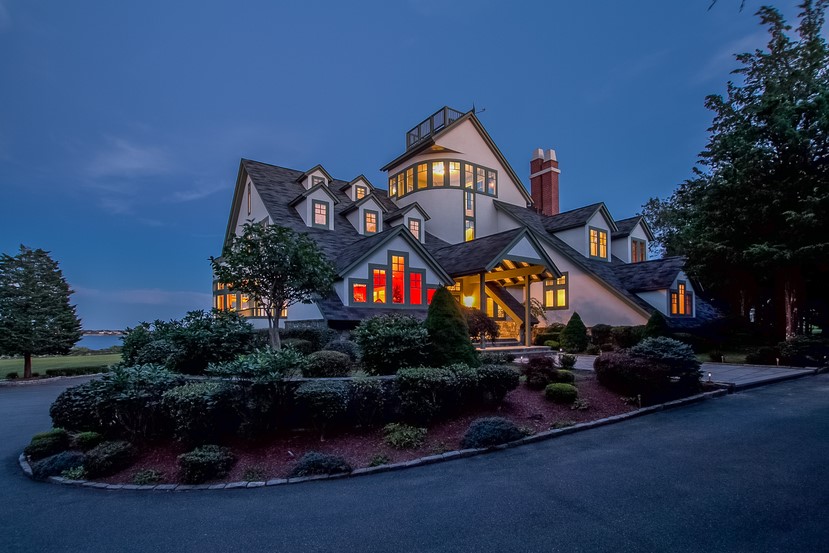 589 Beavertail Road Jamestown, RI 02835 - Photo 2 of 35