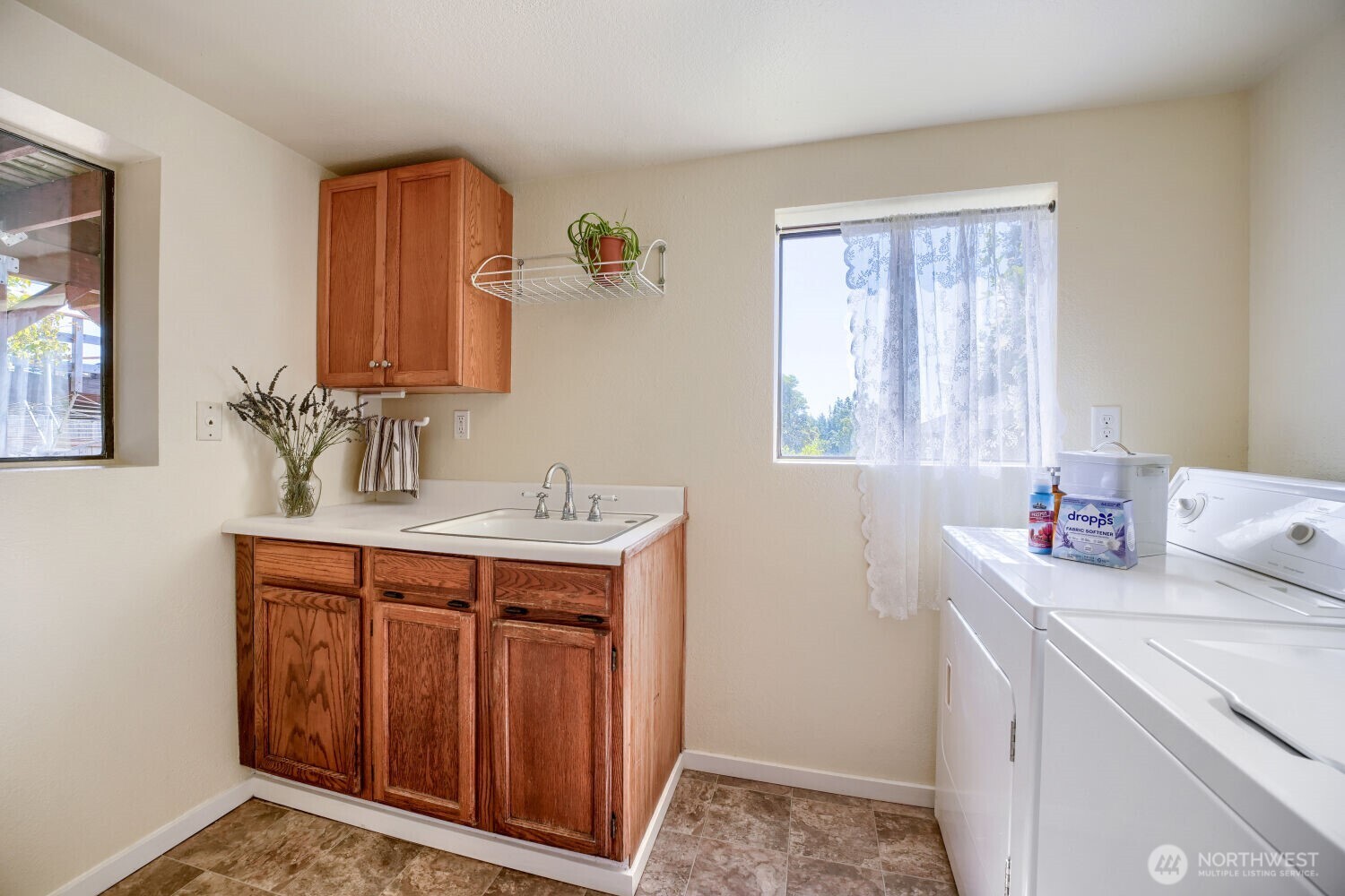 909 Southwest Langston Road Renton, WA 98057 - Photo 18 of 22 Gallery Image 18