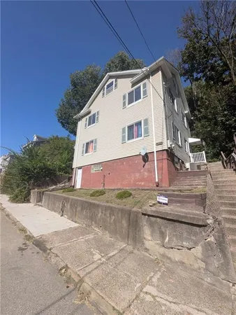 $1,300 | 2404 South 18th Street, Unit 2, Pittsburgh, PA 15203