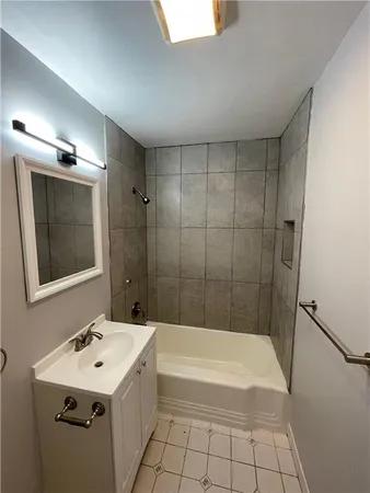 $1,300 | 2404 South 18th Street, Unit 2, Pittsburgh, PA 15203