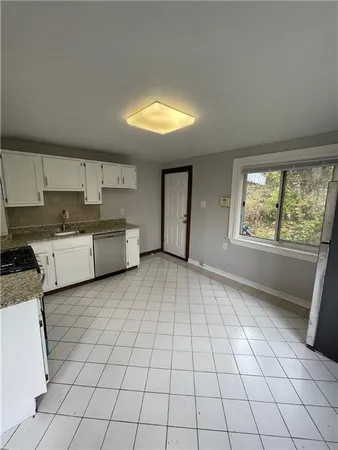 $1,300 | 2404 South 18th Street, Unit 2, Pittsburgh, PA 15203