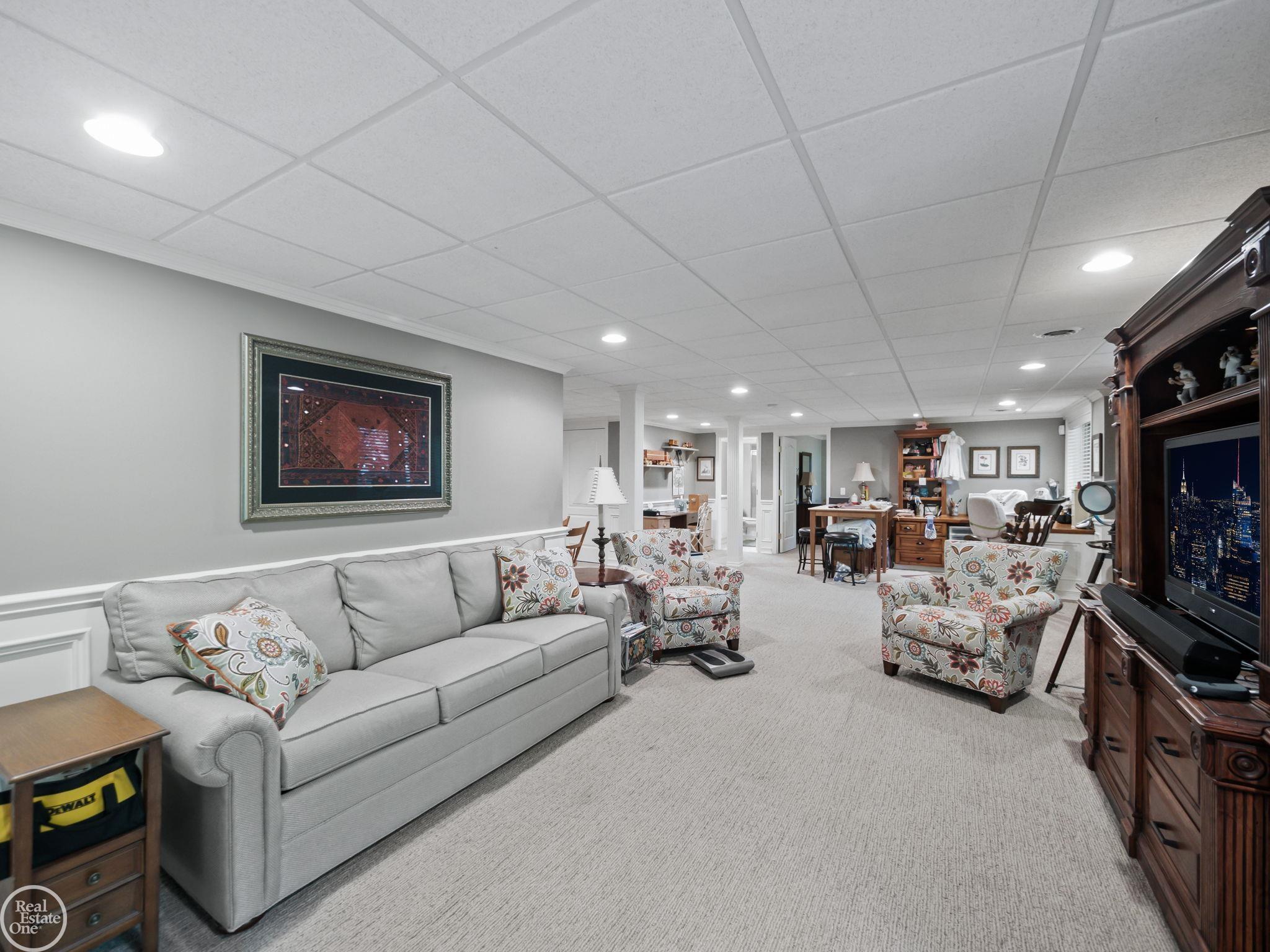 2599 Summerlin Court Rochester, MI 48306 - Photo 28 of 51 50120799-27.JPG
