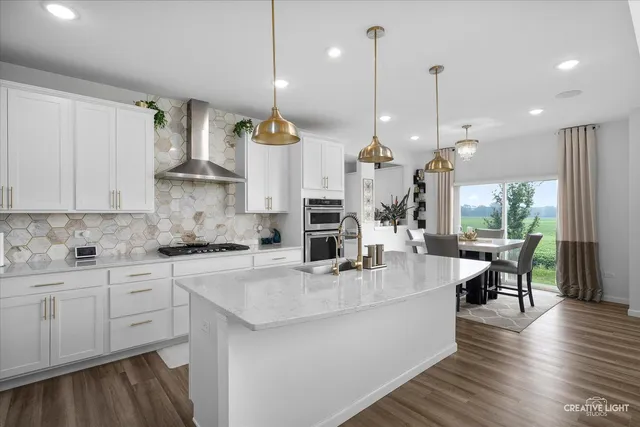 a large kitchen with kitchen island a large island in it