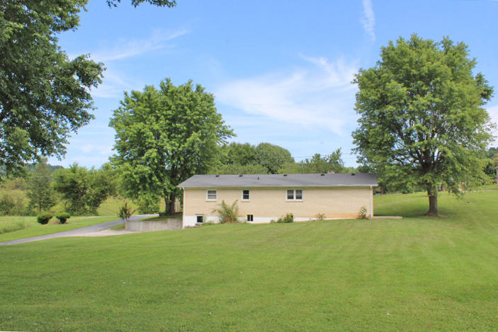 2900 Pumphouse Road Somerset, KY 42503 - Photo 3 of 21 IMG_3948