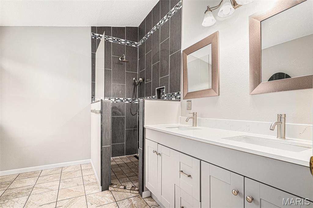 2276 Fairway High Ridge, MO 63049 - Photo 12 of 30