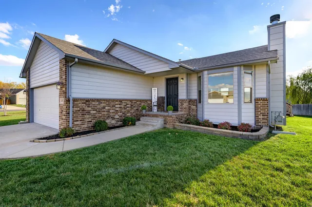 $260,000 | 6951 North Grove Street, Park City, KS 67219