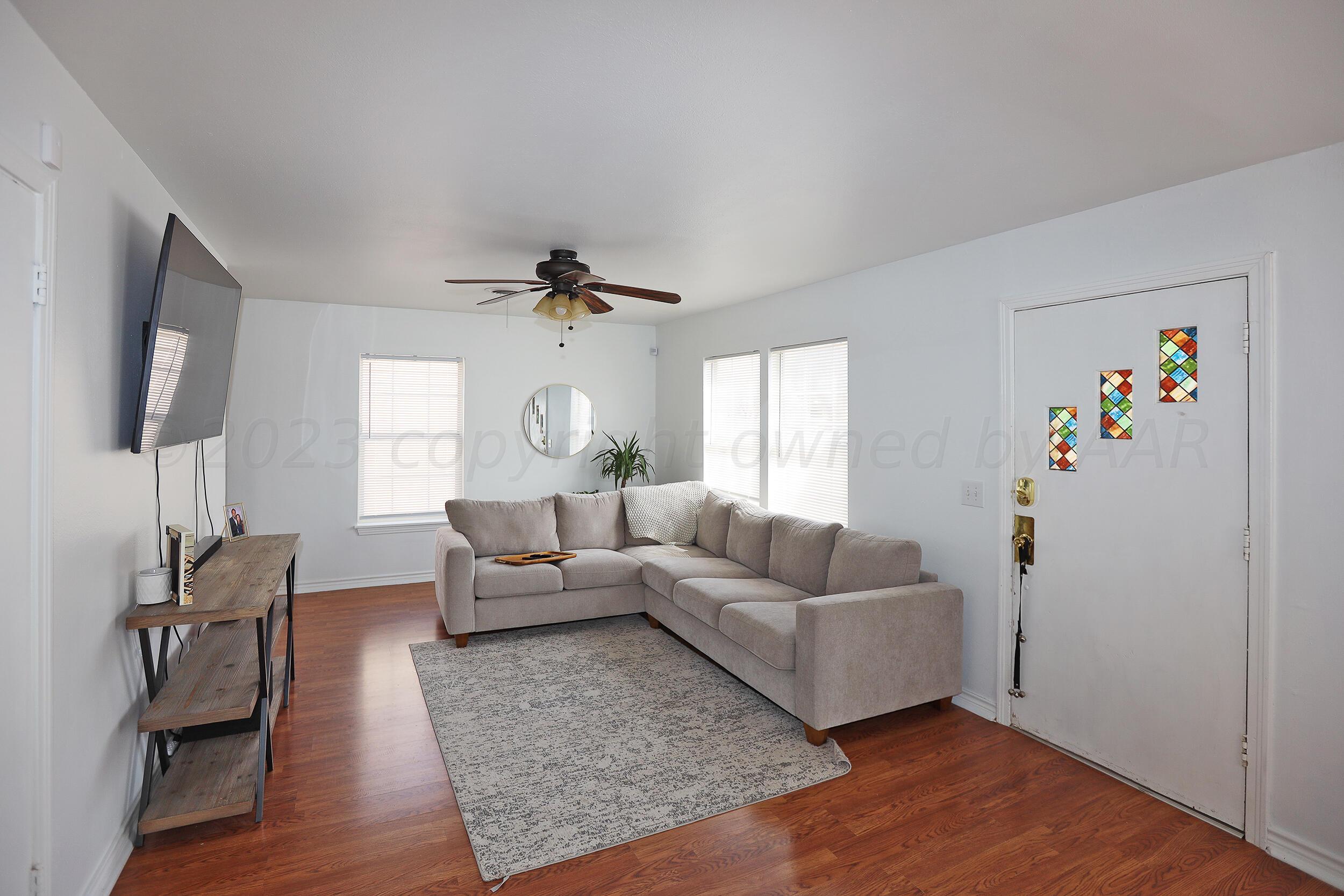 3814 South Jackson Street Amarillo, TX 79110 - Photo 3 of 20 Living Area