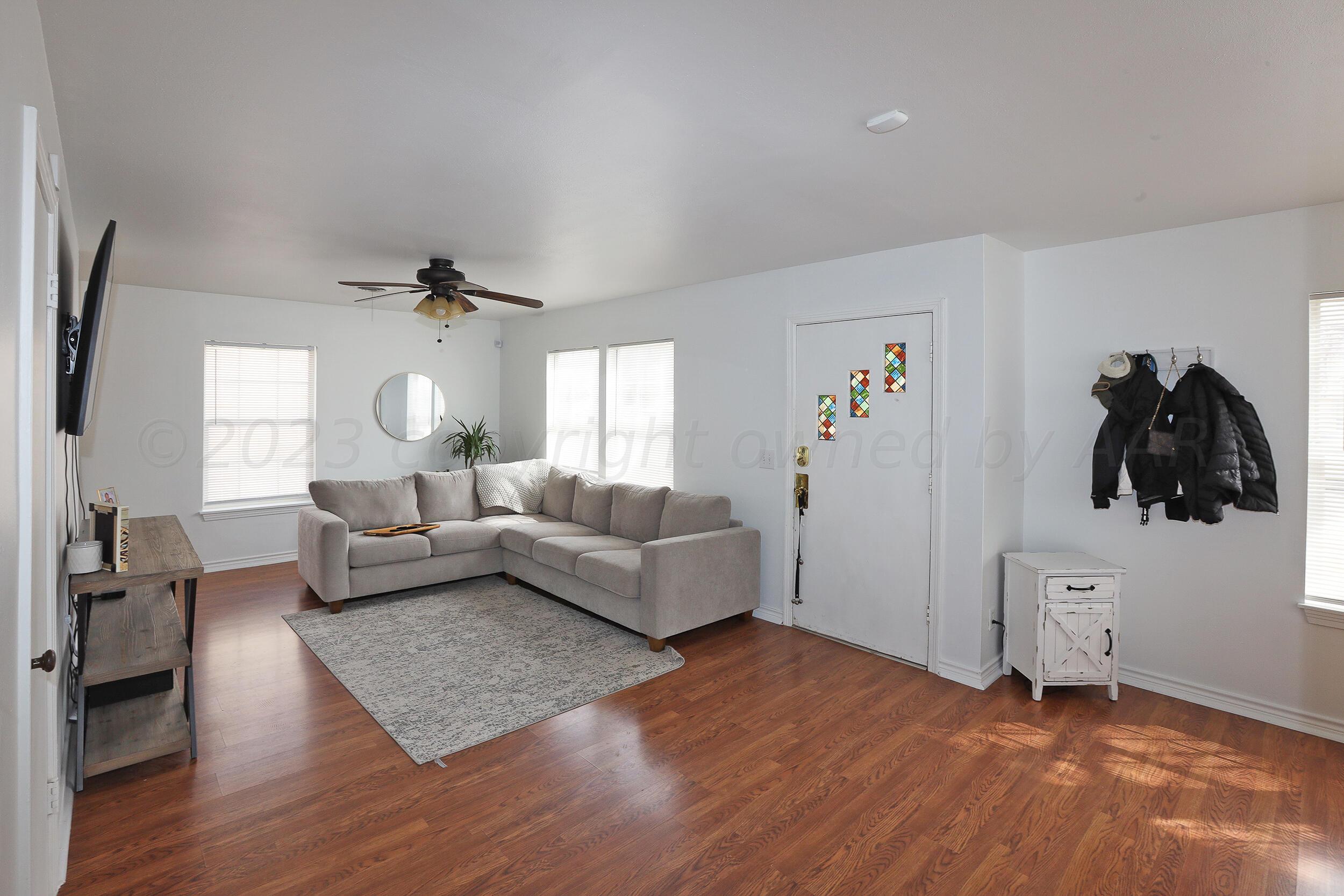 3814 South Jackson Street Amarillo, TX 79110 - Photo 6 of 20 Living Area2