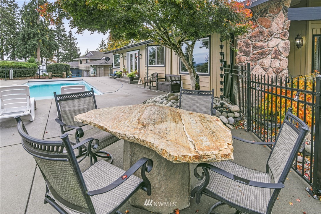 15155 Starr Road Southeast Olalla, WA 98359 - Photo 8 of 40 Gallery Image 8