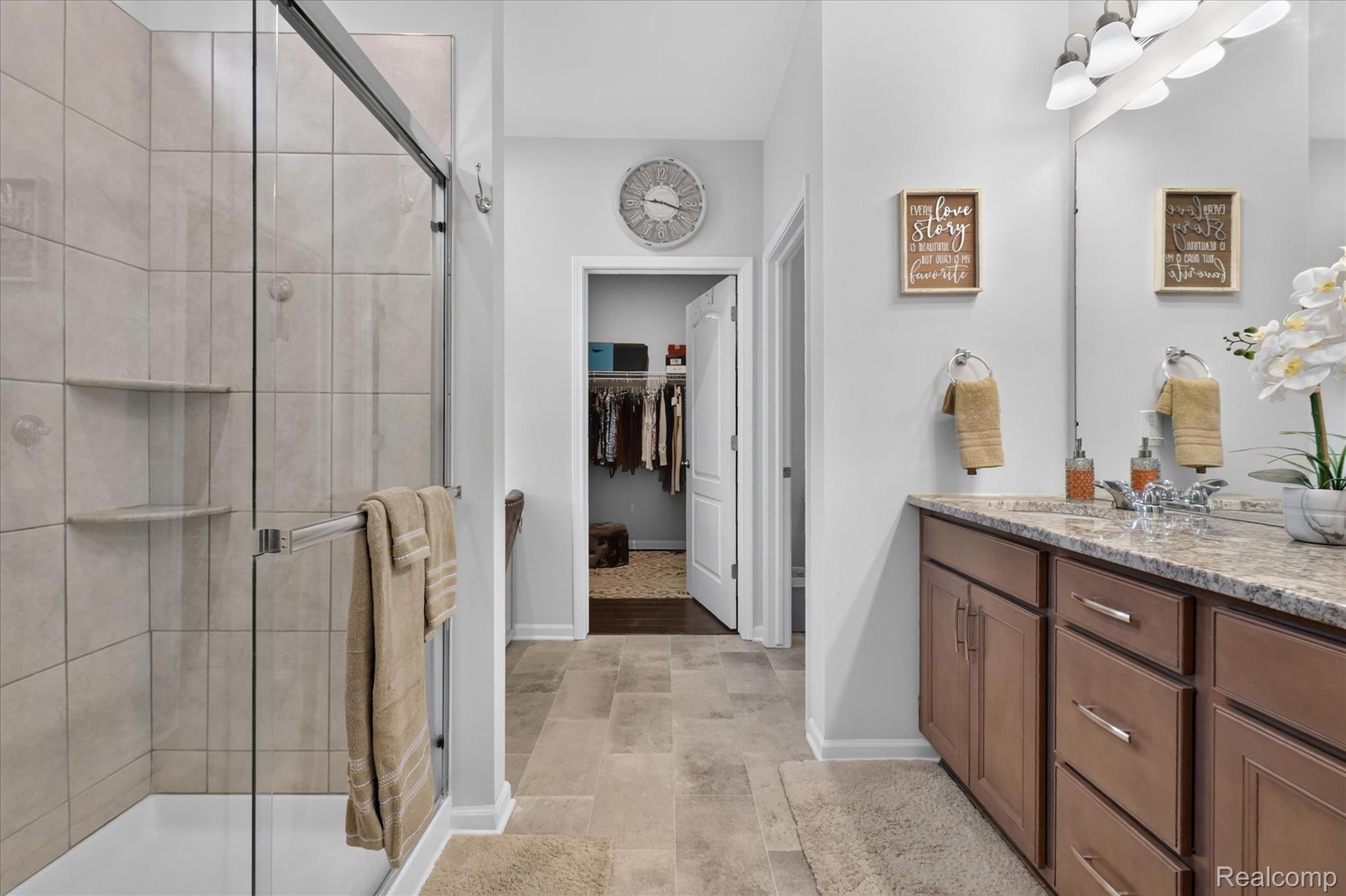 4795 Bingham Road Canton, MI 48188 - Photo 24 of 50 Glass-enclosed shower with tiled walls and integrated shelving