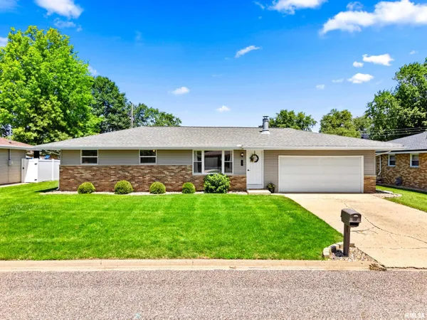 $219,000 | 131 East Jadewood Street, Morton, IL 61550