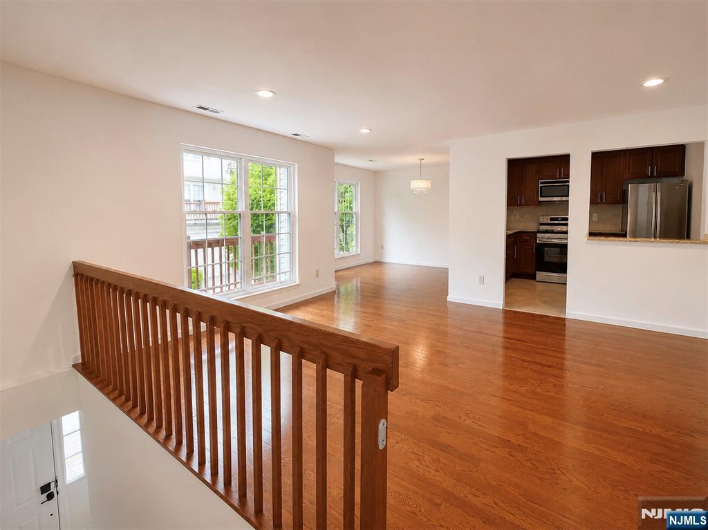 555 Ridge Lane Fort Lee, NJ 07024 - Photo 6 of 42