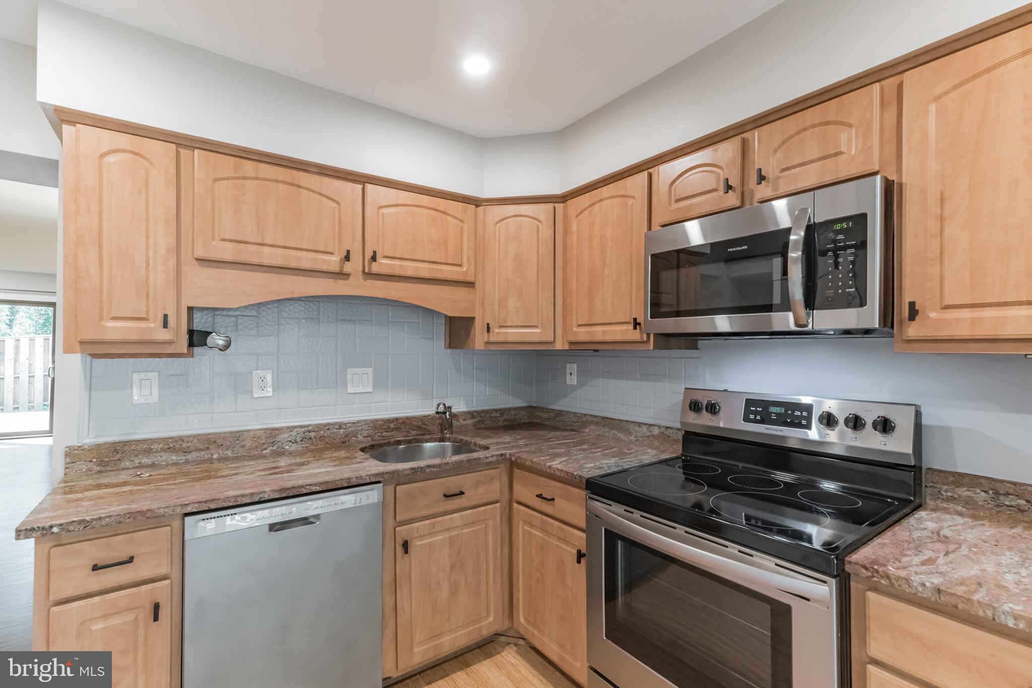 1662 Valencia Way Reston, VA 20190 - Photo 11 of 36