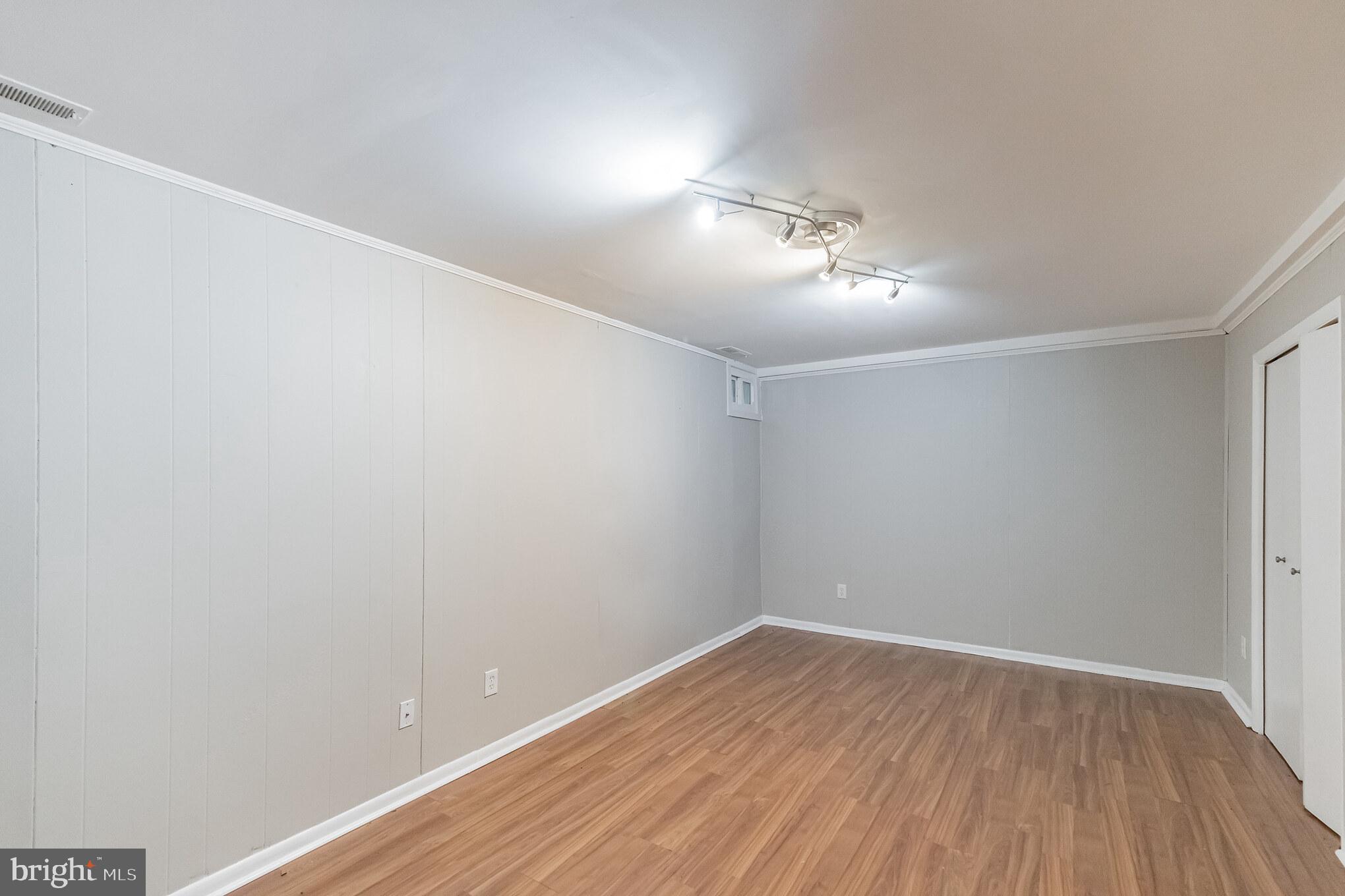 1662 Valencia Way Reston, VA 20190 - Photo 27 of 36