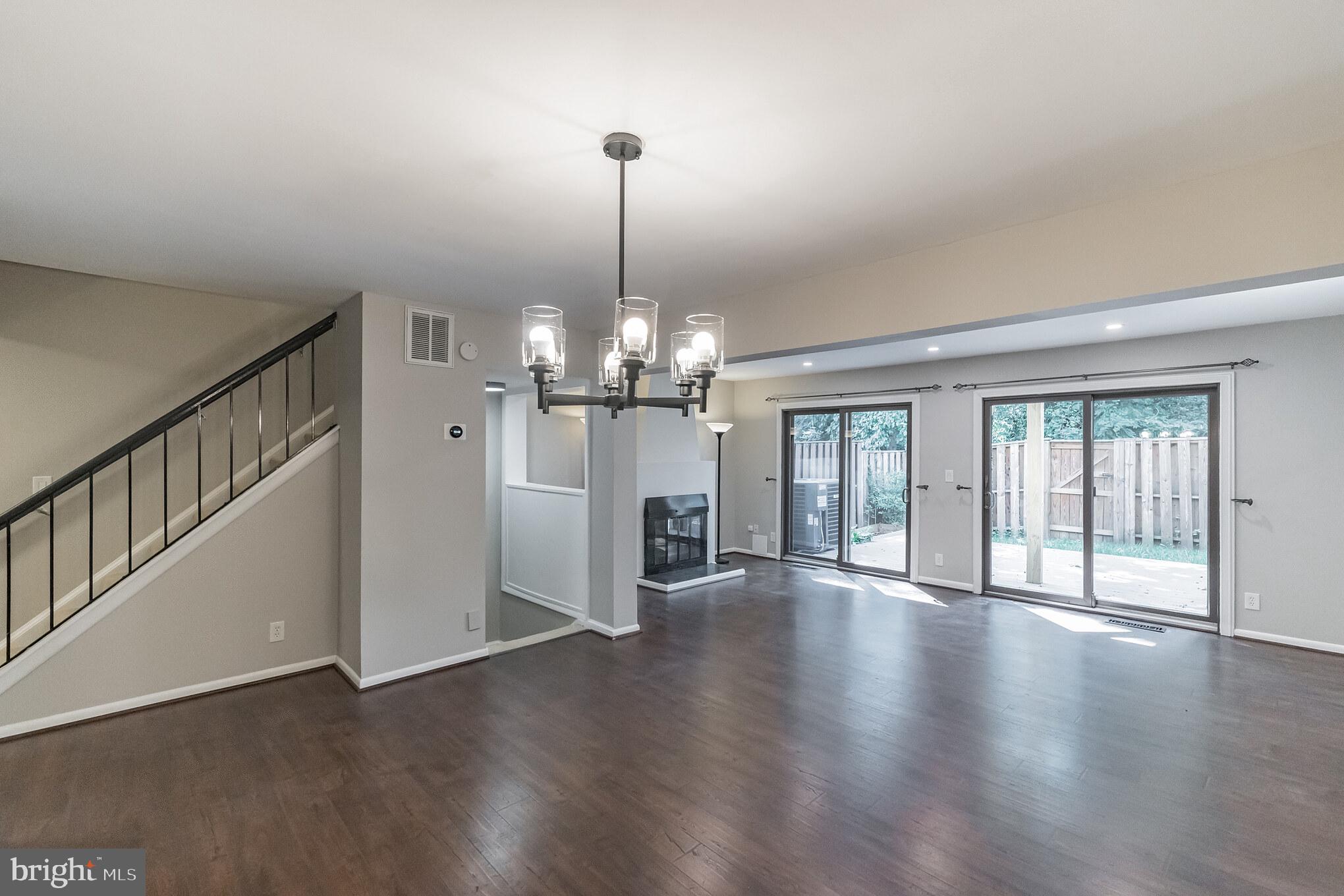 1662 Valencia Way Reston, VA 20190 - Photo 4 of 36