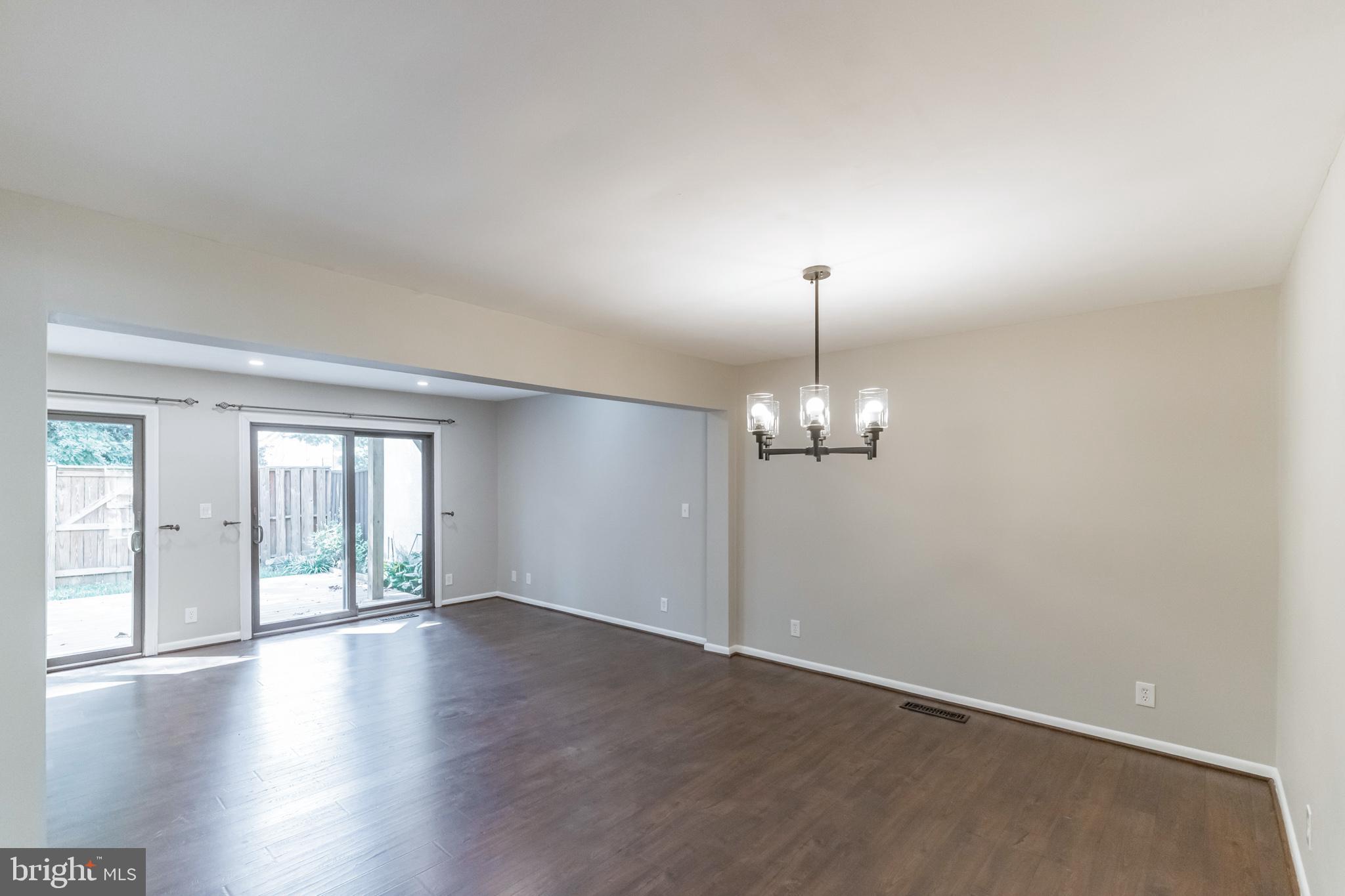 1662 Valencia Way Reston, VA 20190 - Photo 5 of 36