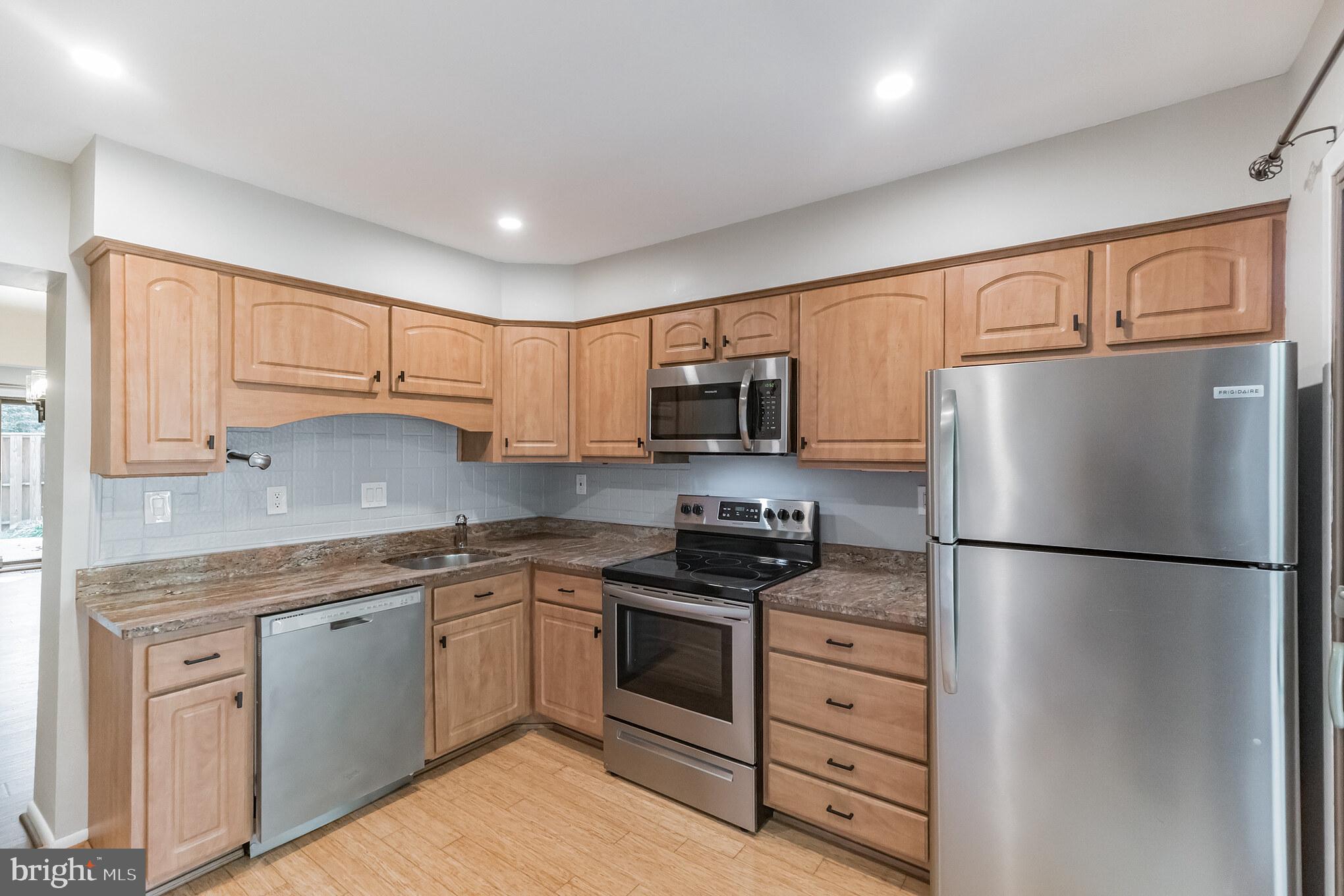 1662 Valencia Way Reston, VA 20190 - Photo 10 of 36