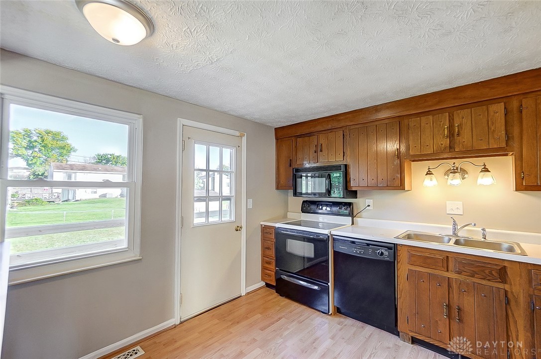 1808 Del Rio Drive Hamilton, OH 45013 - Photo 12 of 41 Gallery Image 12