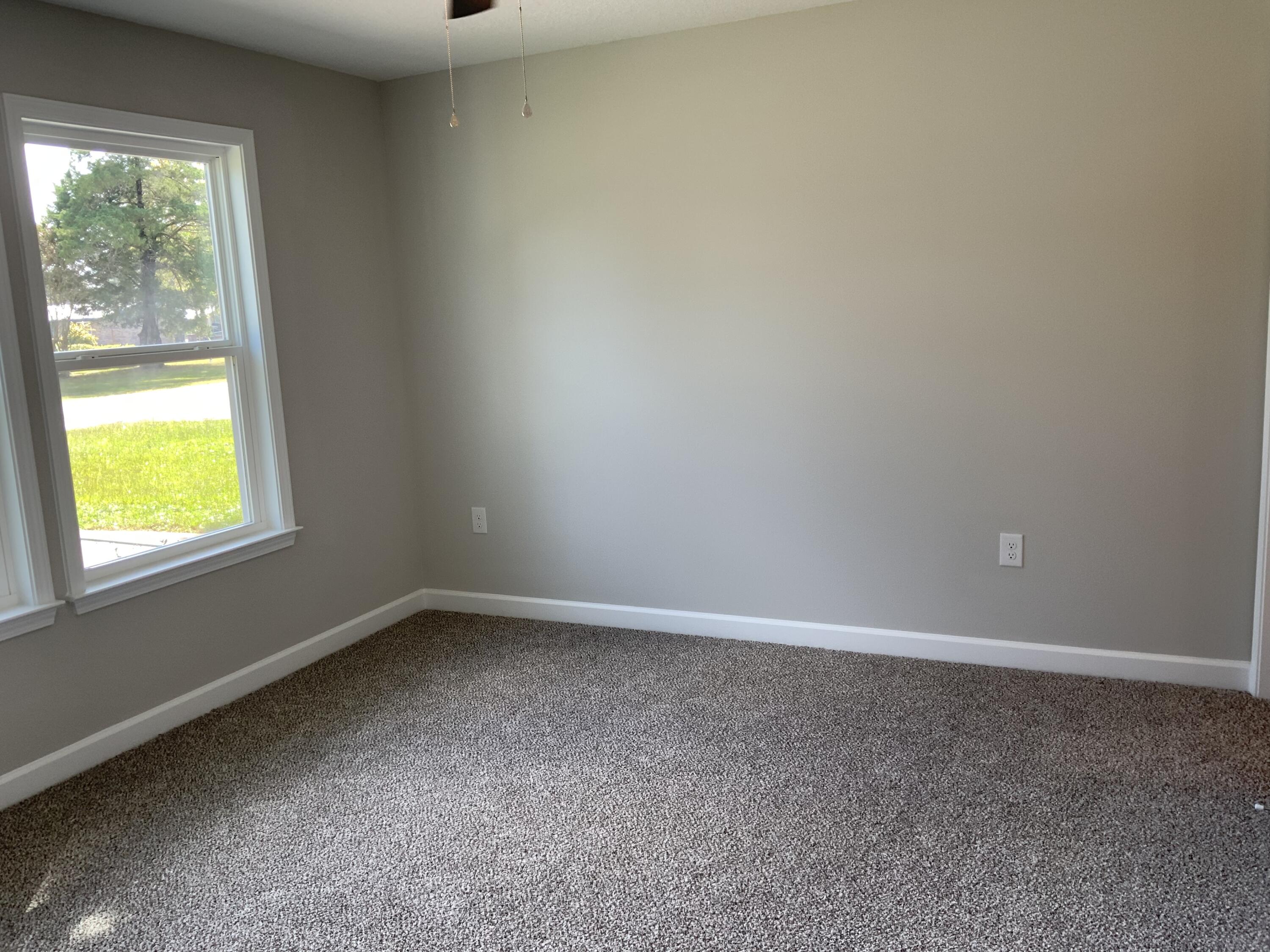 200 South Norwood Road DeFuniak Springs, FL 32435 - Photo 5 of 7 an empty room with a window