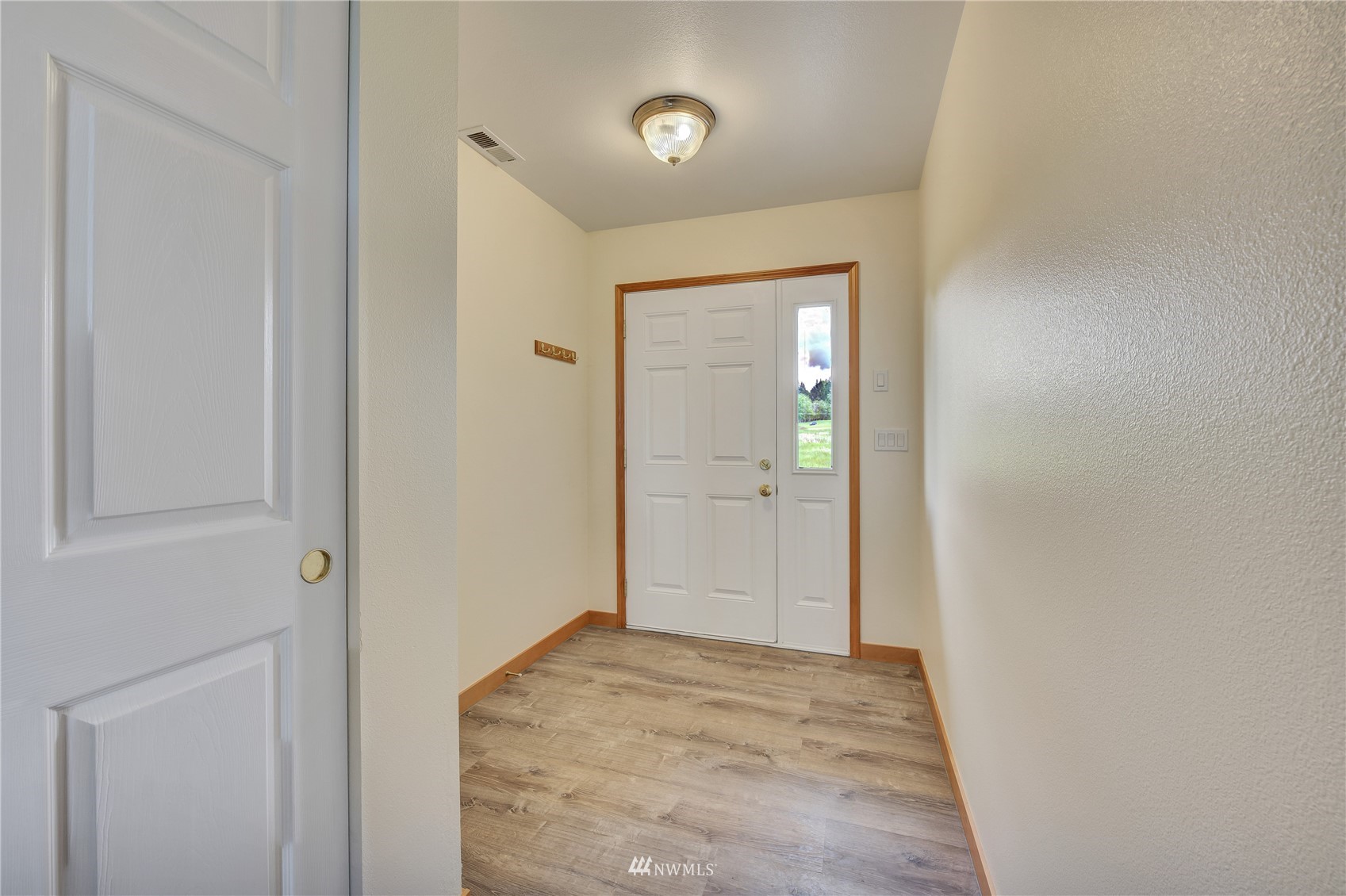 12112 Roosevelt Road Snohomish, WA 98290 - Photo 12 of 36 a view of a hallway