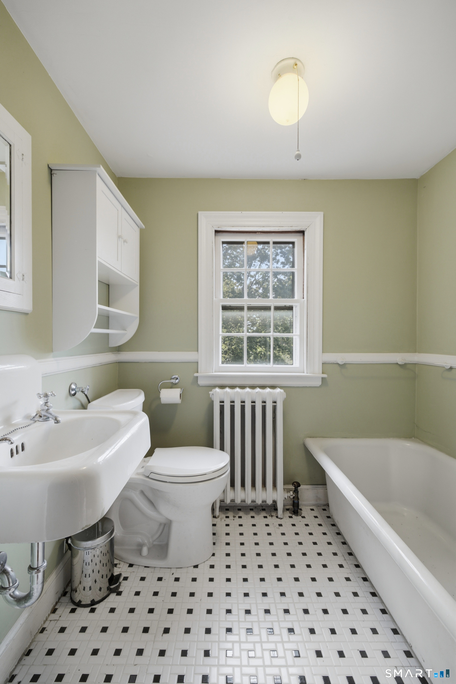 9 Stratford Road West Hartford, CT 06117 - Photo 32 of 40 The private third-floor full bathroom provides convenience with a traditional tub