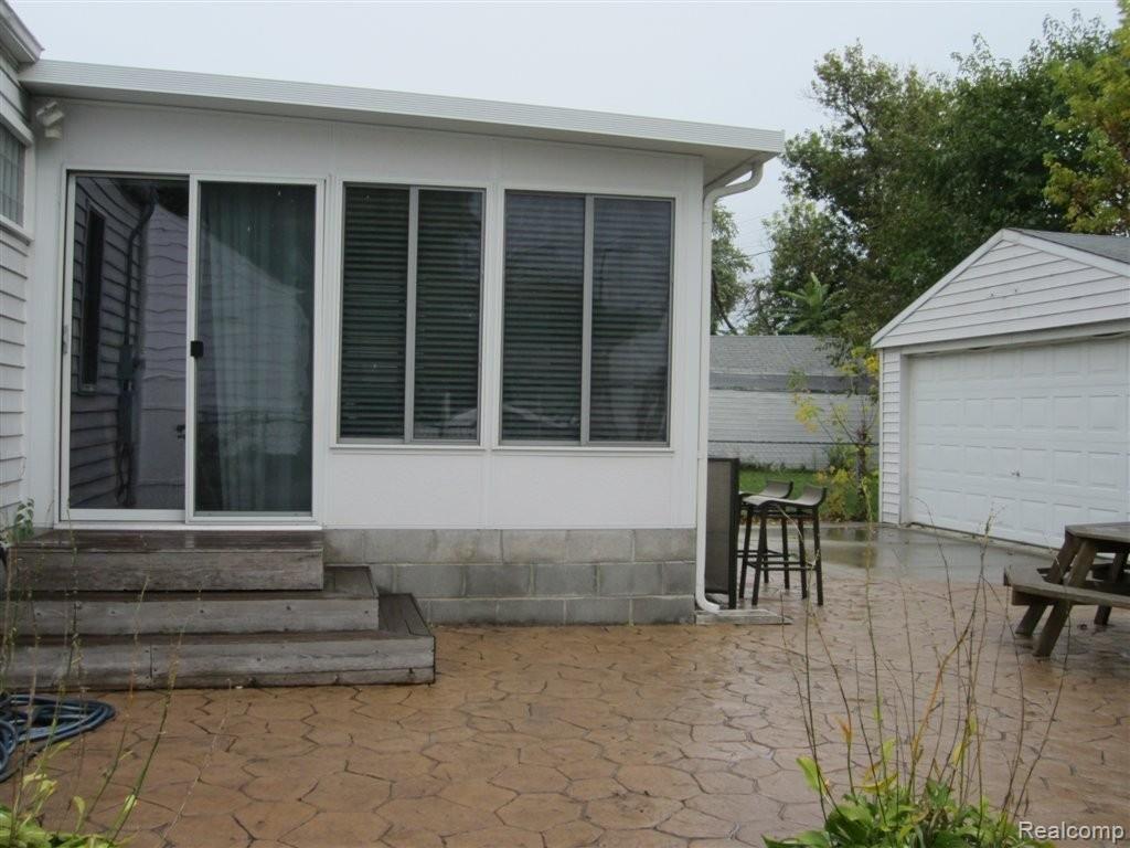17460 Martin Road Roseville, MI 48066 - Photo 4 of 33 IMG_7980.JPG