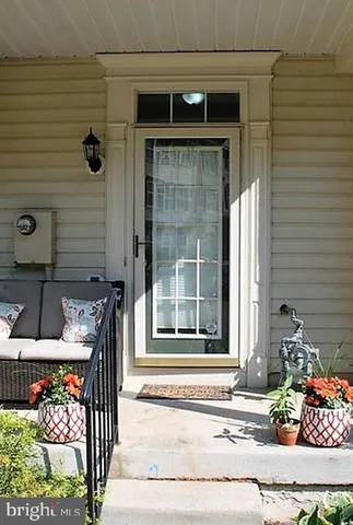 $2,850 | 8313 Sanderling Way, Unit 21, Lorton, VA 22079