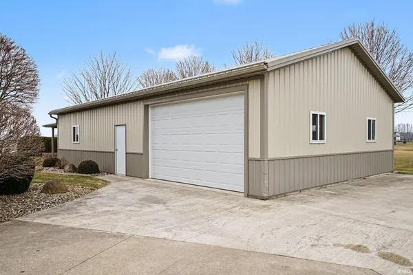 $450,000 | 8600 West 250 North, Shipshewana, IN 46565