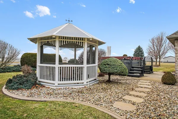 $450,000 | 8600 West 250 North, Shipshewana, IN 46565