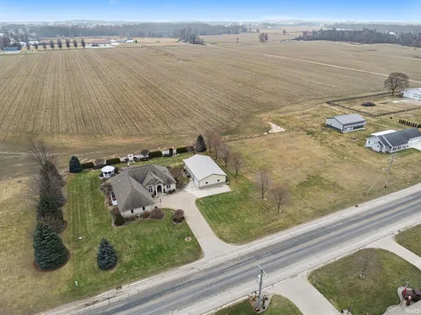 $450,000 | 8600 West 250 North, Shipshewana, IN 46565