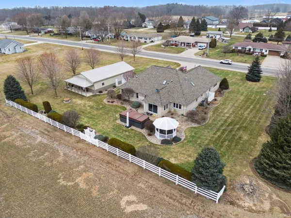 $450,000 | 8600 West 250 North, Shipshewana, IN 46565