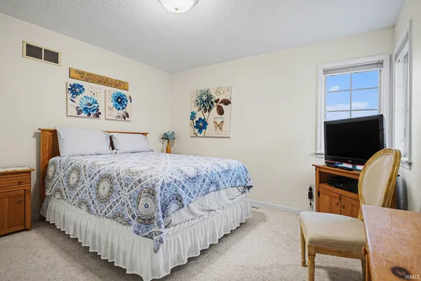 $450,000 | 8600 West 250 North, Shipshewana, IN 46565