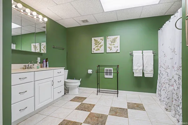 $450,000 | 8600 West 250 North, Shipshewana, IN 46565