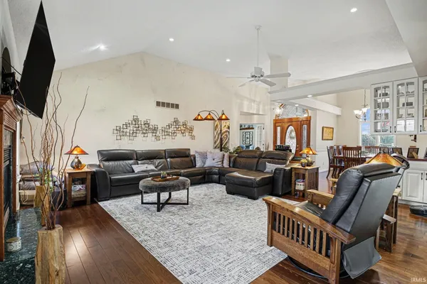 $450,000 | 8600 West 250 North, Shipshewana, IN 46565
