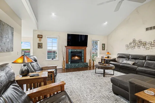 $450,000 | 8600 West 250 North, Shipshewana, IN 46565