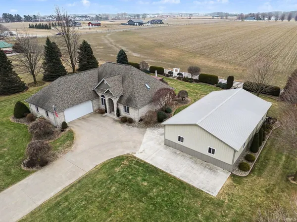 $450,000 | 8600 West 250 North, Shipshewana, IN 46565