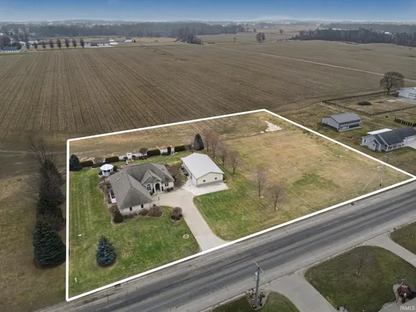 $450,000 | 8600 West 250 North, Shipshewana, IN 46565