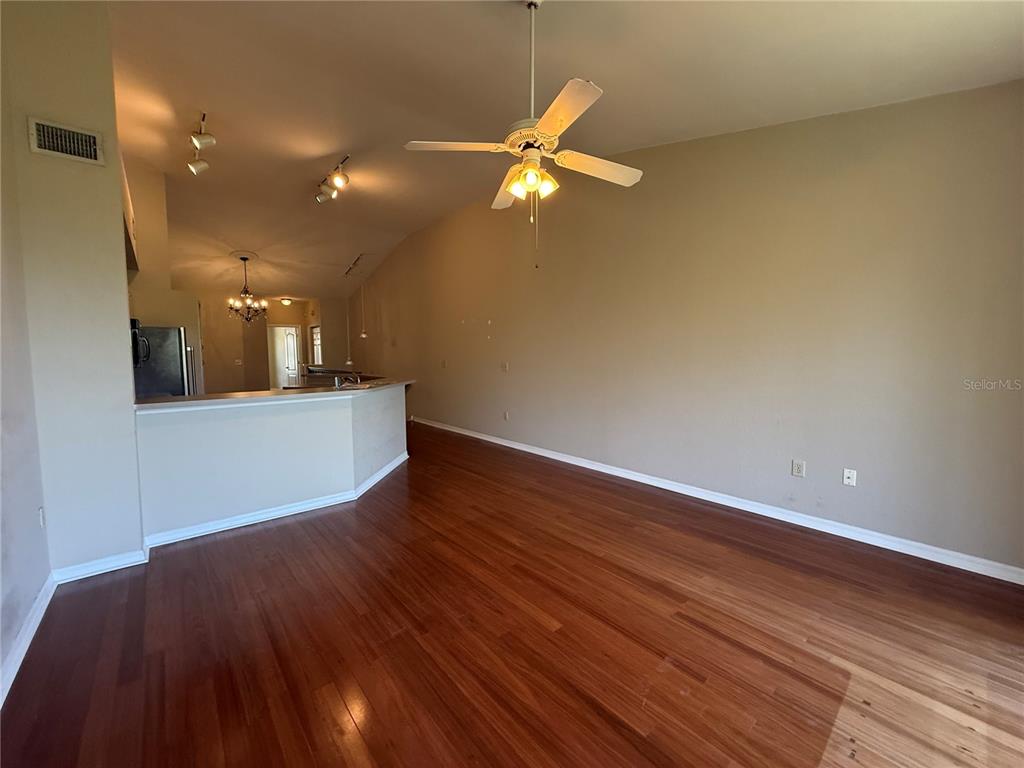 1055 Normandy Trace Road Tampa, FL 33602 - Photo 7 of 17
