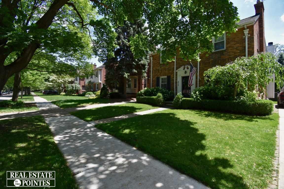 273 Merriweather Road Grosse Pointe Farms, MI 48236 - Photo 3 of 34