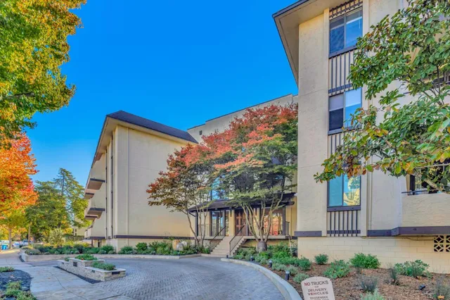 $4,490 | 1515 Floribunda Avenue, Unit 205, Burlingame, CA 94010