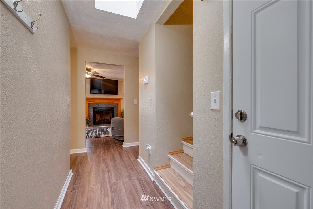 4031 Ridgeway Place, Unit A Bremerton, WA 98312 - Photo 3 of 25 Gallery Image 3