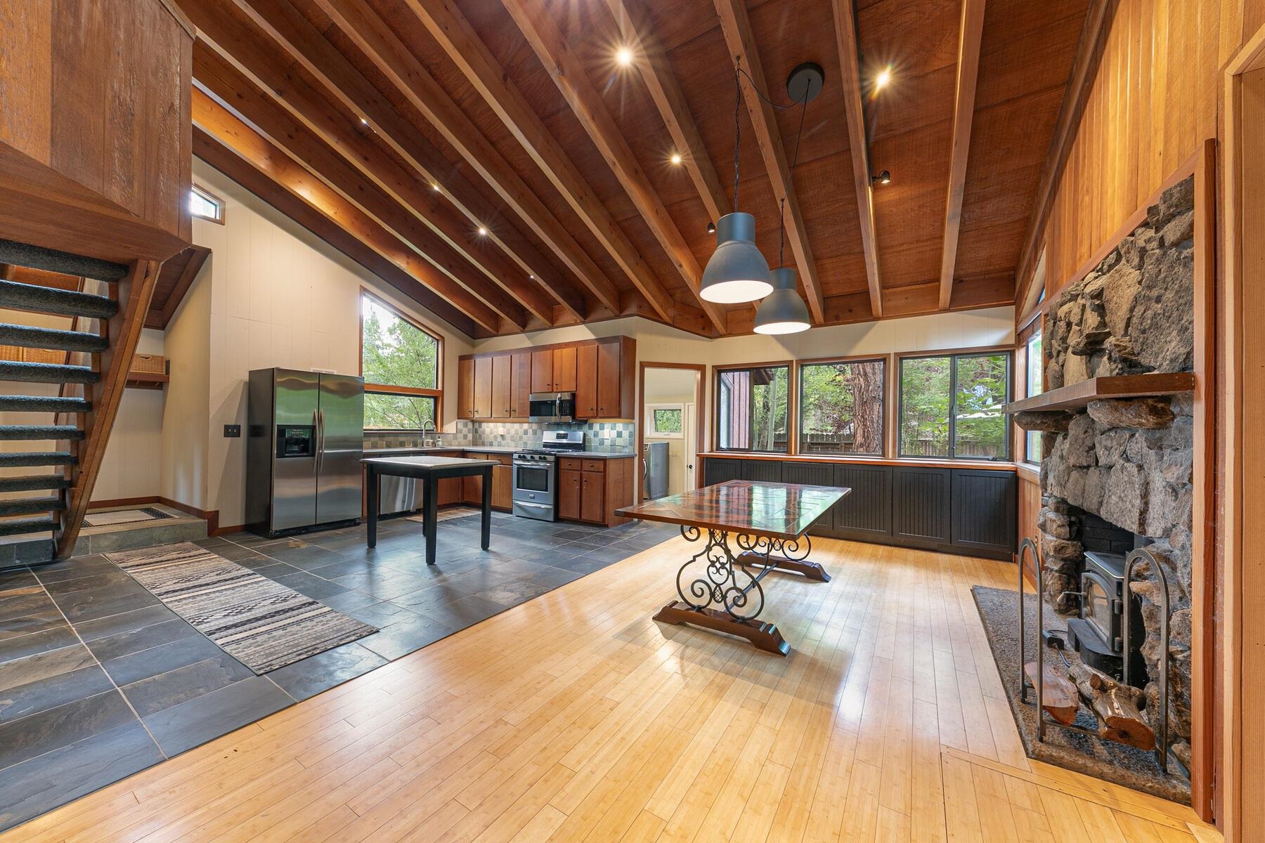 10462 Red Fir Road Truckee, CA 96161 - Photo 3 of 28 Gallery Image 3